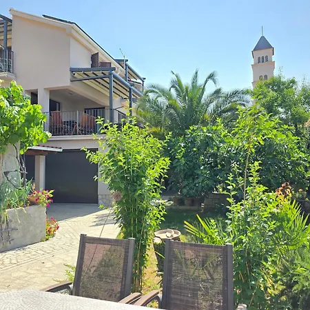 Damir - With Jacuzzi Apartmán Crikvenica