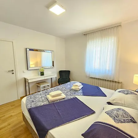 Apartmán Damir - With Jacuzzi