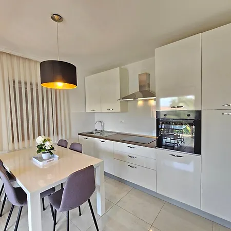 Damir - With Jacuzzi * Цриквеница