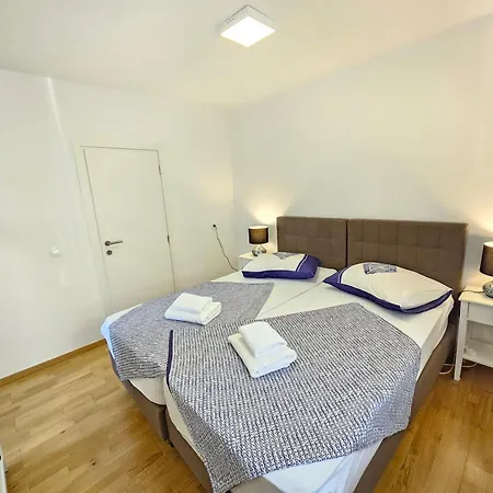Damir 4+1+1 Apartment *