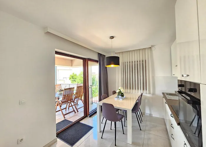Damir - With Jacuzzi Apartamento *