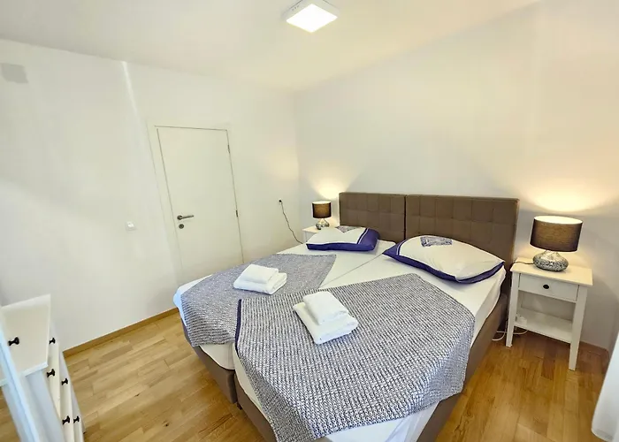 Damir - With Jacuzzi Apartamento *