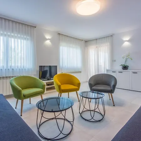 Damir - With Jacuzzi Apartment Crikvenica