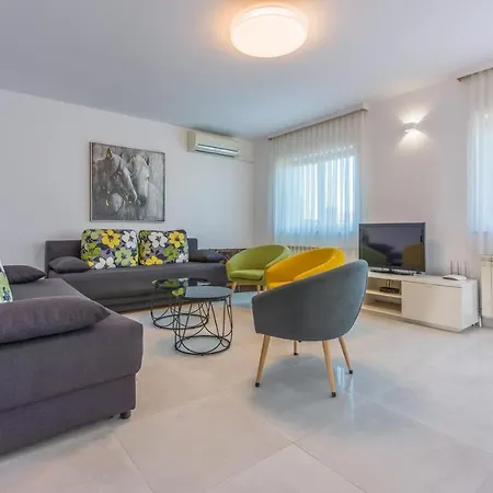 Apartment Damir - With Jacuzzi *