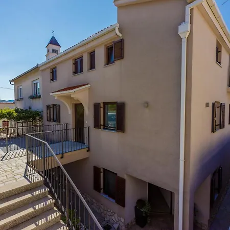 Damir - With Jacuzzi Apartman