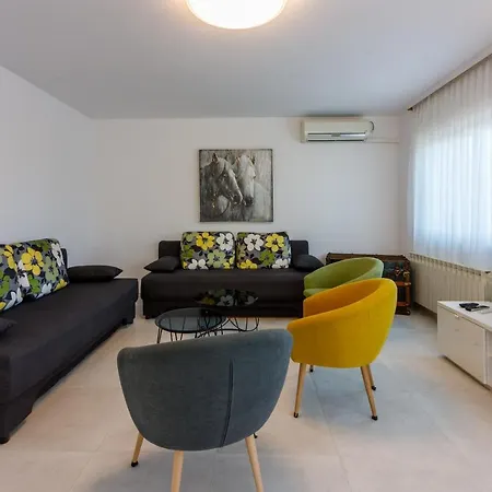 Apartment Damir - With Jacuzzi Crikvenica