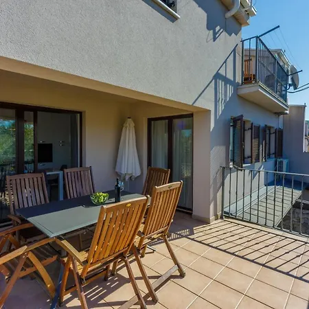 Damir - With Jacuzzi Apartment