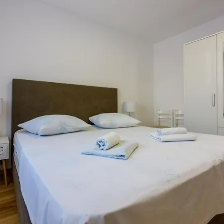 Apartment Damir - With Jacuzzi Crikvenica