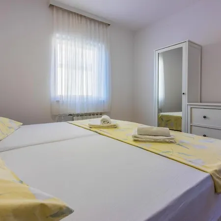 Apartment Damir - With Jacuzzi Crikvenica
