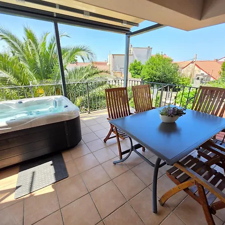 Damir - With Jacuzzi