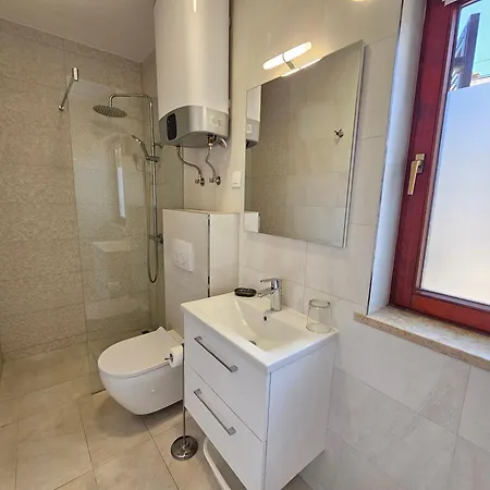 Apartman Damir - With Jacuzzi Crikvenica