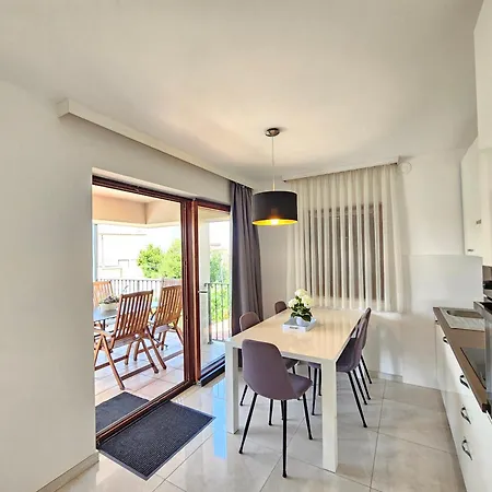 Damir - With Jacuzzi Apartman *