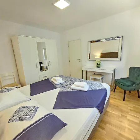 Damir - With Jacuzzi Crikvenica