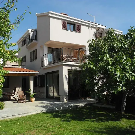 Damir - With Jacuzzi * Crikvenica
