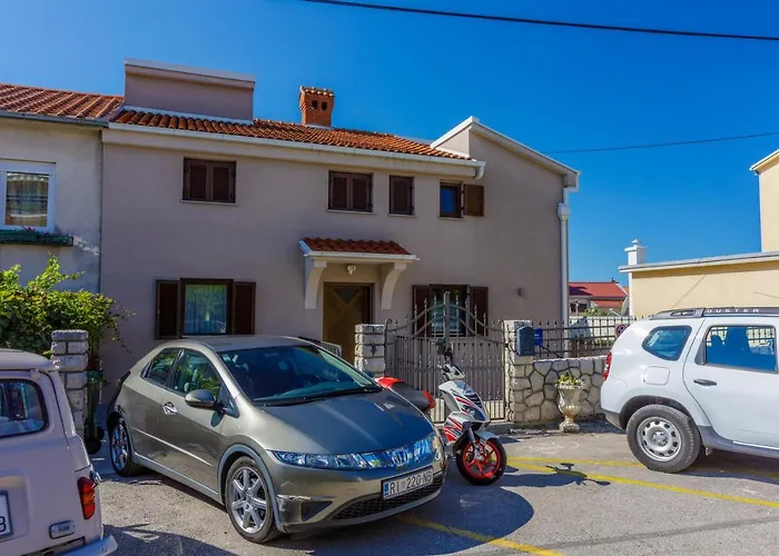 Damir - With Jacuzzi * Crikvenica