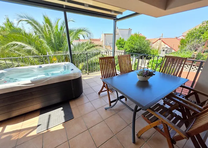 Damir - With Jacuzzi