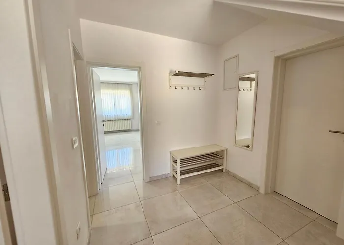 Damir - With Jacuzzi * Crikvenica