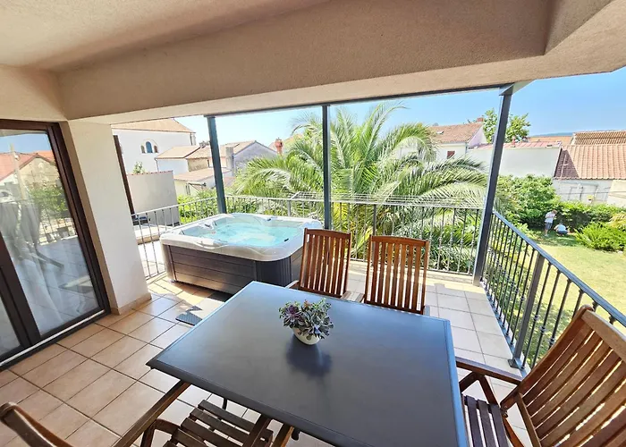 Apartman Damir - With Jacuzzi Crikvenica