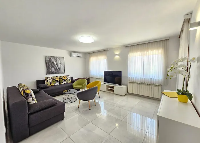 Damir - With Jacuzzi *