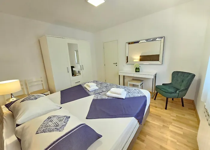 Damir - With Jacuzzi Crikvenica