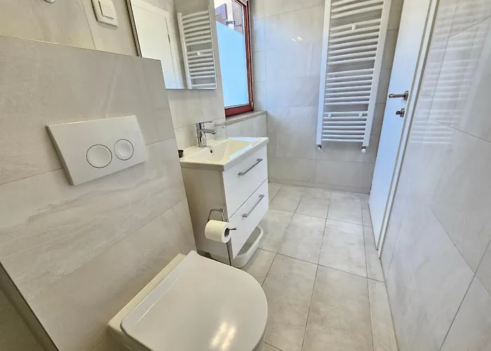 Damir - With Jacuzzi Apartment
