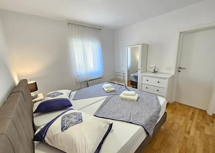 Apartman Damir - With Jacuzzi Crikvenica
